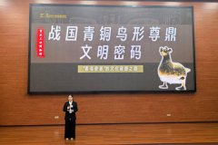 并接管评委2分钟的